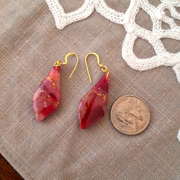 💥SALE💥NEW RED Gold Flex Polymer Dangle Earrings - Picture 3 of 4